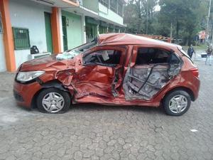 Chevrolet Onix 1.0 lt / batido de lateral,  - Carros - Casimiro De Abreu, Rio de Janeiro | OLX