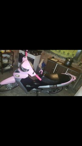 Vendo minha motinha rosa com capacete,  - Motos - Almerinda, São Gonçalo | OLX
