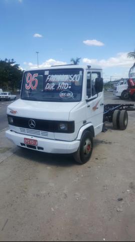 Caminhão MB 709 no chassis - Caminhões, ônibus e vans - Campo Grande, Rio de Janeiro | OLX
