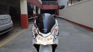 Honda Pcx, km, manual e chave reserva,  - Motos - Pechincha, Rio de Janeiro | OLX