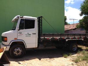 Caminhão Mercedes 710 plus carroceria de madeira - Caminhões, ônibus e vans - Itaipuaçu, Manoel Ribeiro, Maricá | OLX