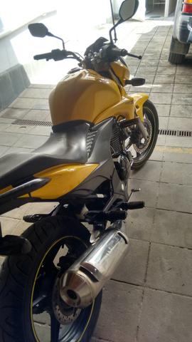 Vendo Honda CB 300R Amarela ano  - Motos - Vila Três, São Gonçalo | OLX