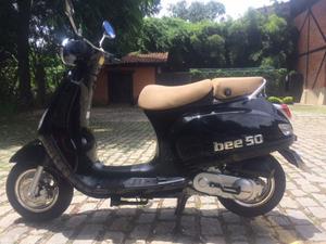Vespa / Scooter Bee 50 retrô  apenas km -muito nova!,  - Motos - Independência, Petrópolis | OLX