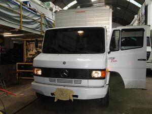 Mercedes 710 Plus  - Baú - km  Rodados - Caminhões, ônibus e vans - Penha, Rio de Janeiro | OLX