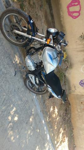 Moto Suzuki 125, IPVA e DPVAT  pago,  - Motos - Portão do Rosa, São Gonçalo | OLX