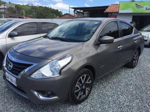 Nissan Versa v Unique (flex)  em Joinville R$