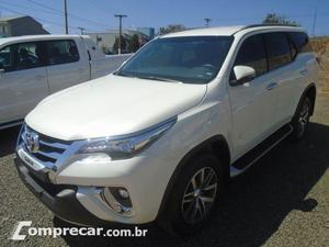 Hilux SW4 - Toyota -  - DIESEL - 4 Portas - Branco