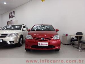 Toyota Etios Hatch X V FLEX 4 PT. P Vermelho