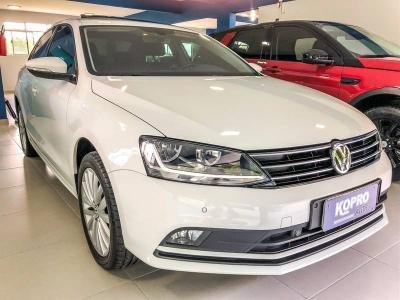 Volkswagen Jetta v Tsi Comfortline Gasolina 4p