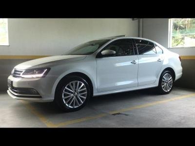 Volkswagen Jetta v Tsi Comfortline Gasolina 4p