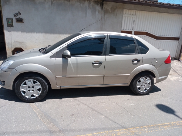 FORD FIESTA SEDAN - DOURADO - 